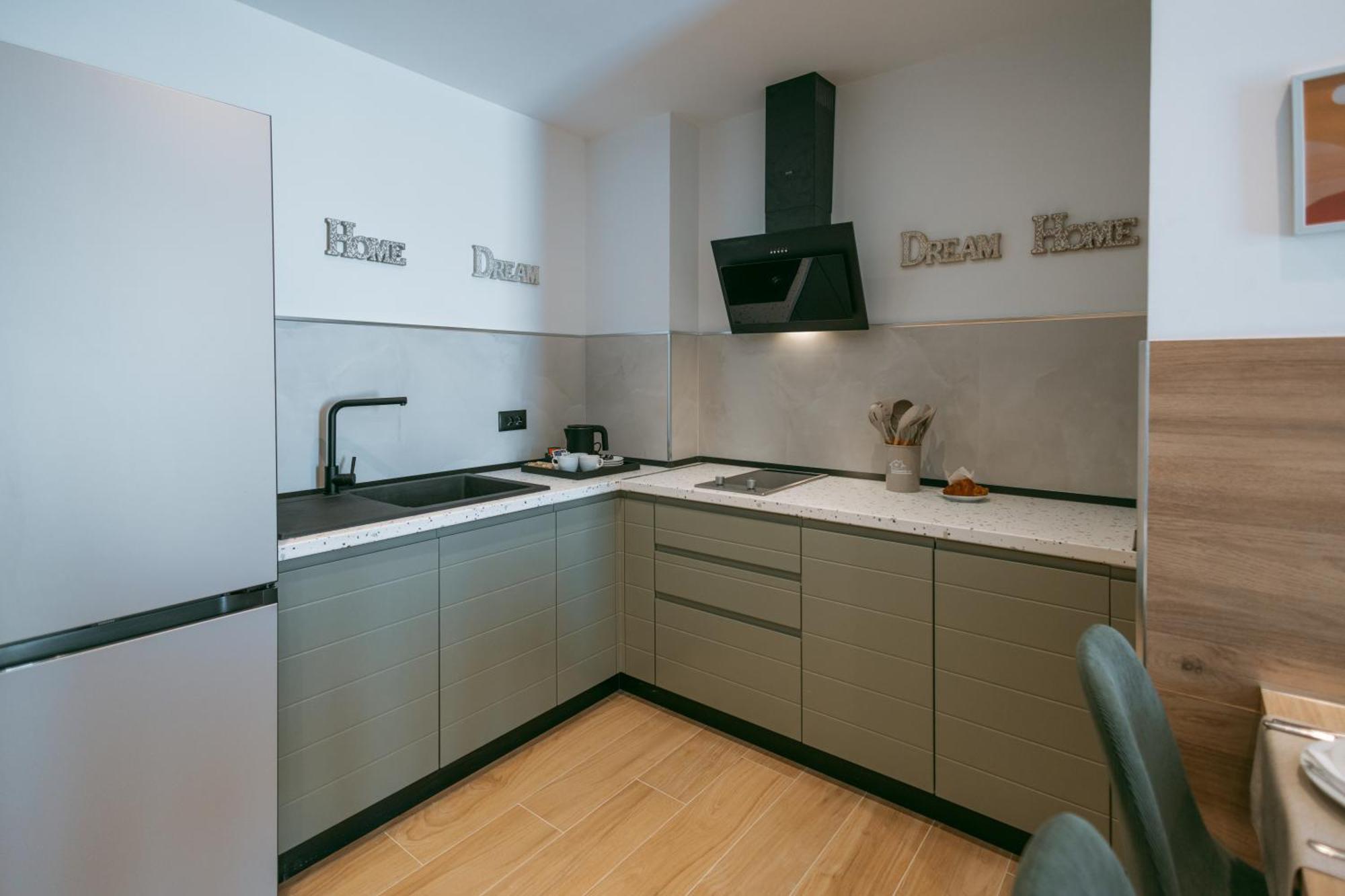 Blutique & Balconies Apartament *