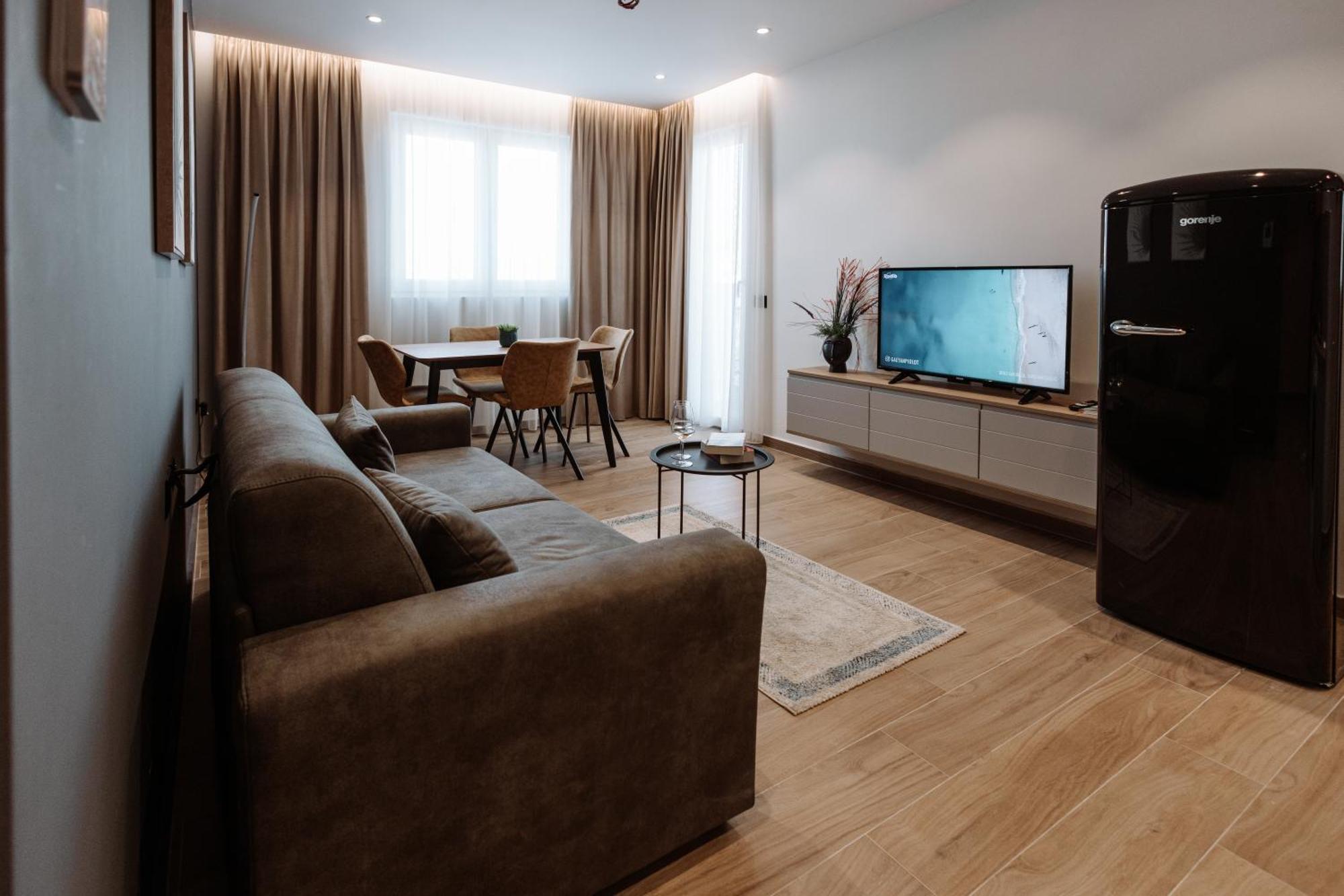 Blutique & Balconies Golem (Tirana)