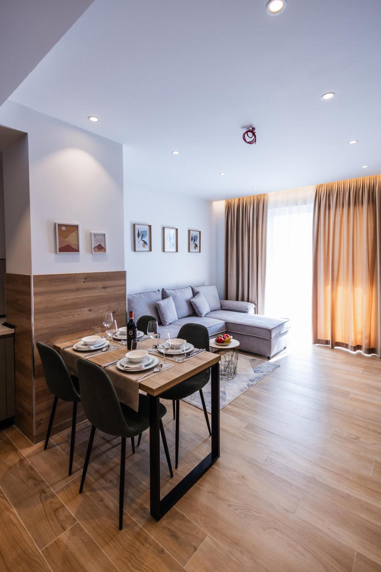 Blutique & Balconies Apartament *